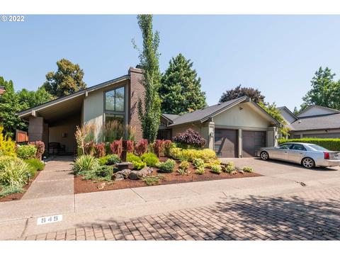 945 Shaughnessy Ln, Eugene, OR 97401 photo 1