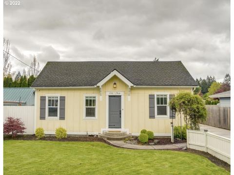 716 E 9th St, Newberg, OR 97132 photo 1