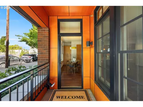 2350 NW Savier St #100, Portland, OR 97210