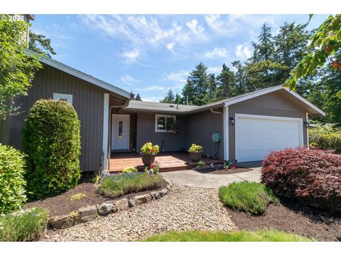 1520 Spruce St, Florence, OR 97439