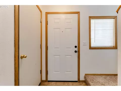 Entry Way - 112 Lea Ave, Eugene, OR 97404 photo 1 of 7