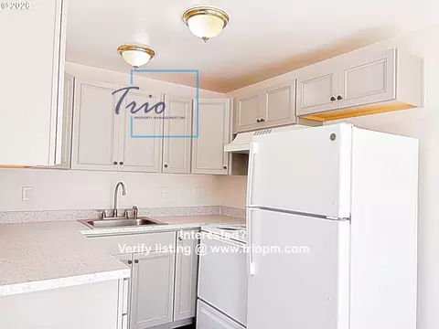 Kitchen - 112 Lea Ave, Eugene, OR 97404 photo 6 of 7