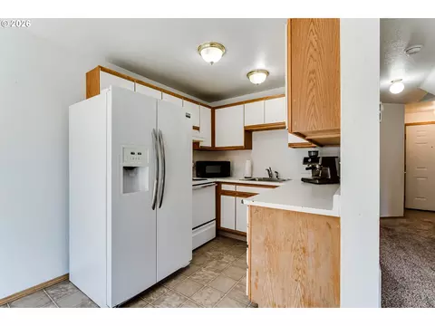 Kitchen - 112 Lea Ave, Eugene, OR 97404 photo 2 of 7