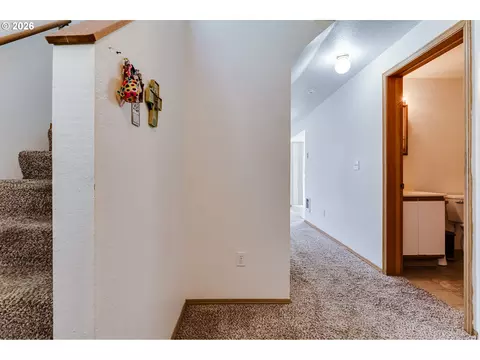 Entry Way - 112 Lea Ave, Eugene, OR 97404 photo 4 of 7