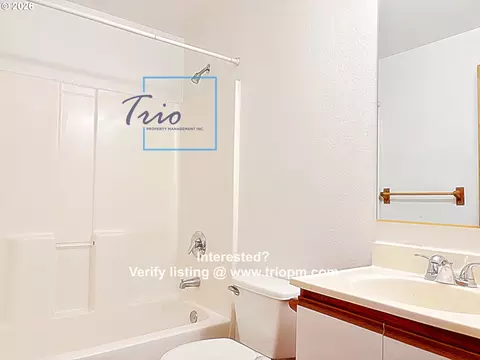 Bath - 112 Lea Ave, Eugene, OR 97404 photo 3 of 5