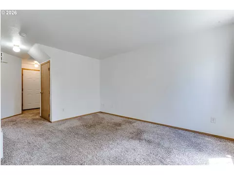 Living - 112 Lea Ave, Eugene, OR 97404 photo 2 of 3