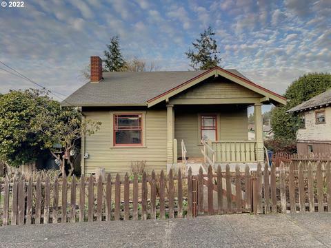 558 E 11th St, Coquille, OR 97423 photo 1