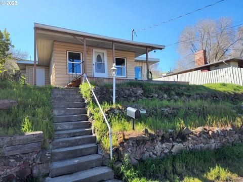 1104 SW Hailey Ave, Pendleton, OR 97801 photo 1