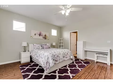 Bedroom - 5398 Donohoe Ave, Eugene, OR 97402 photo 1 of 4