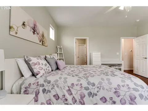Bedroom - 5398 Donohoe Ave, Eugene, OR 97402 photo 2 of 4