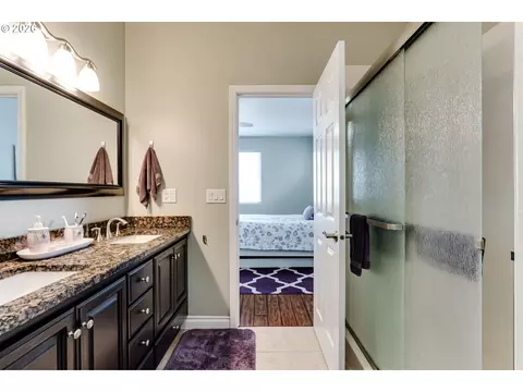 Bath - 5398 Donohoe Ave, Eugene, OR 97402 photo 1 of 1
