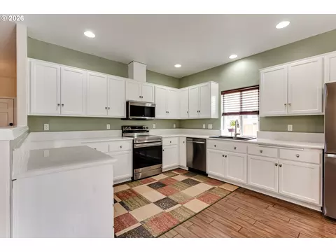 Kitchen - 5398 Donohoe Ave, Eugene, OR 97402 photo 1 of 2