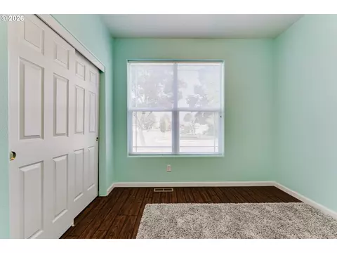 Bedroom - 5398 Donohoe Ave, Eugene, OR 97402 photo 3 of 4