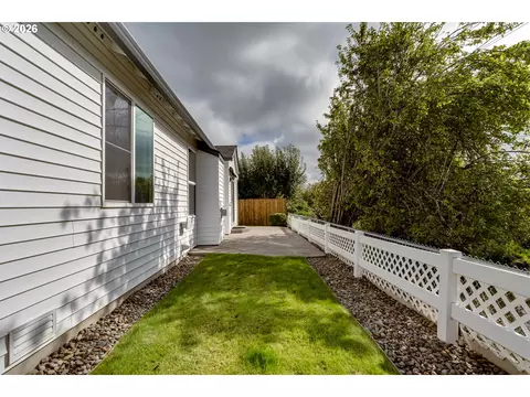 Exterior - 5398 Donohoe Ave, Eugene, OR 97402 photo 4 of 6