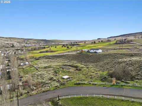 1100 Columbia View Dr, Arlington, OR 97812
