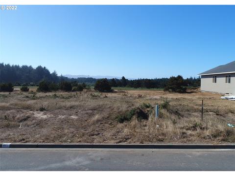 753 Seacrest Dr, Bandon, OR 97411