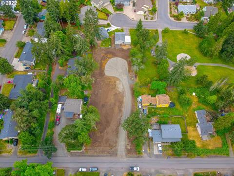 770 S 70th St, Springfield, OR 97478 photo 1