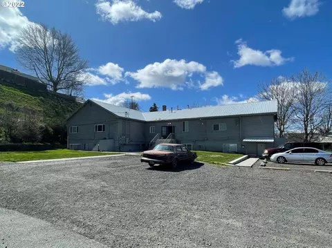 513 SW 10th St, Pendleton, OR 97801 photo 1