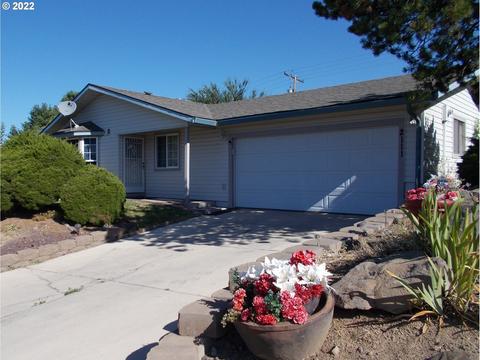 2111 SW Perkins Ave, Pendleton, OR 97801 photo 1