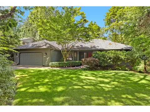 1933 SW Broadleaf Dr, Portland, OR 97219