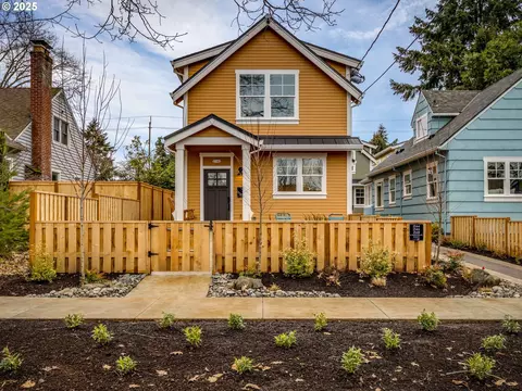 2142 N Saratoga St #2, Portland, OR 97217