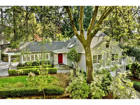 2348 Summit Dr, Lake Oswego, OR 97034