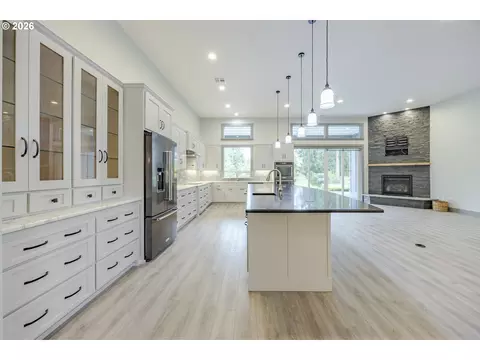 Kitchen - 41620 Omlid Dr, Springfield, OR 97478 photo 3 of 5