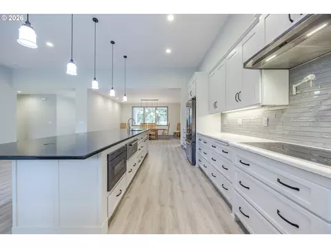 Kitchen - 41620 Omlid Dr, Springfield, OR 97478 photo 5 of 5