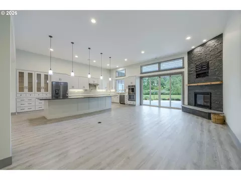 Living - 41620 Omlid Dr, Springfield, OR 97478 photo 1 of 2