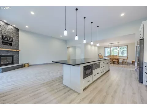 Kitchen - 41620 Omlid Dr, Springfield, OR 97478 photo 4 of 5