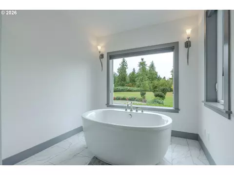 Bath - 41620 Omlid Dr, Springfield, OR 97478 photo 4 of 7