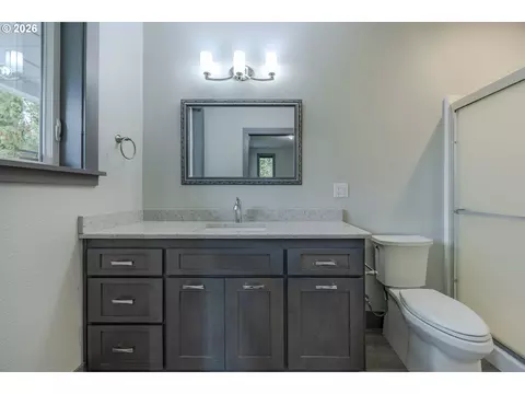 Bath - 41620 Omlid Dr, Springfield, OR 97478 photo 6 of 7