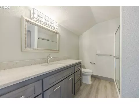Bath - 41620 Omlid Dr, Springfield, OR 97478 photo 7 of 7