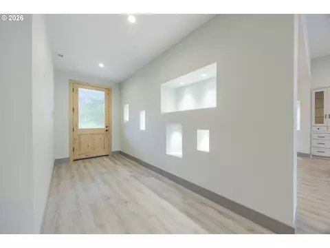Entry Way - 41620 Omlid Dr, Springfield, OR 97478 photo 1 of 1