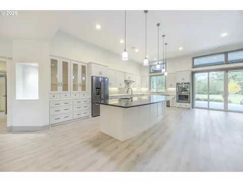 Kitchen - 41620 Omlid Dr, Springfield, OR 97478 photo 2 of 5
