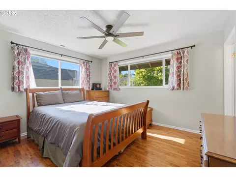 Bedroom - 609 E Sunset Ct, Newberg, OR 97132 photo 1 of 3