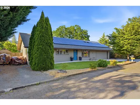 Exterior - 609 E Sunset Ct, Newberg, OR 97132 photo 1 of 12