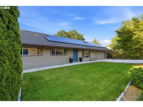 Exterior - 609 E Sunset Ct, Newberg, OR 97132 photo 2 of 12