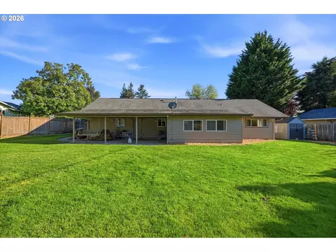 Exterior - 609 E Sunset Ct, Newberg, OR 97132 photo 4 of 12