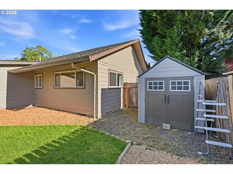 Exterior - 609 E Sunset Ct, Newberg, OR 97132 photo 12 of 12