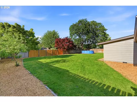 Exterior - 609 E Sunset Ct, Newberg, OR 97132 photo 11 of 12