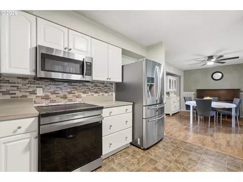 Kitchen - 609 E Sunset Ct, Newberg, OR 97132 photo 4 of 4