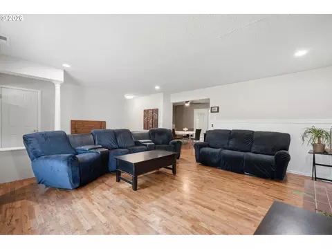 Living - 609 E Sunset Ct, Newberg, OR 97132 photo 2 of 5
