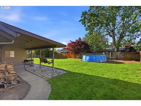 Exterior - 609 E Sunset Ct, Newberg, OR 97132 photo 6 of 12