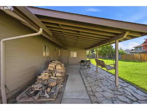 Exterior - 609 E Sunset Ct, Newberg, OR 97132 photo 9 of 12