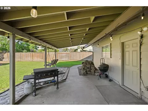 Exterior - 609 E Sunset Ct, Newberg, OR 97132 photo 8 of 12