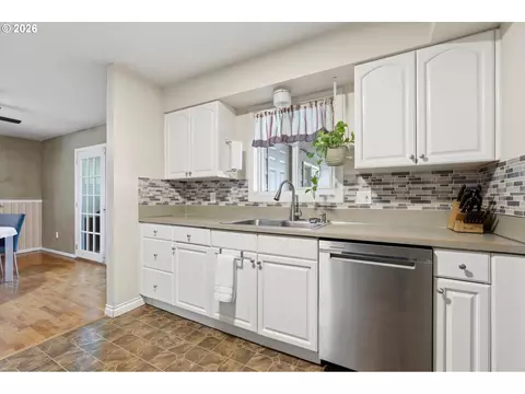 Kitchen - 609 E Sunset Ct, Newberg, OR 97132 photo 3 of 4
