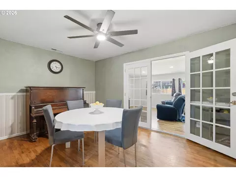 Dining - 609 E Sunset Ct, Newberg, OR 97132 photo 2 of 3