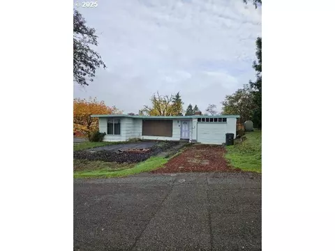 104 SEighth St, Oakland, OR 97462