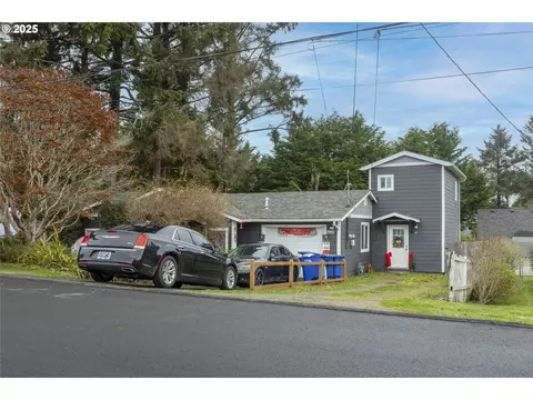 1111 SW 13th St, Lincoln City, OR 97367
